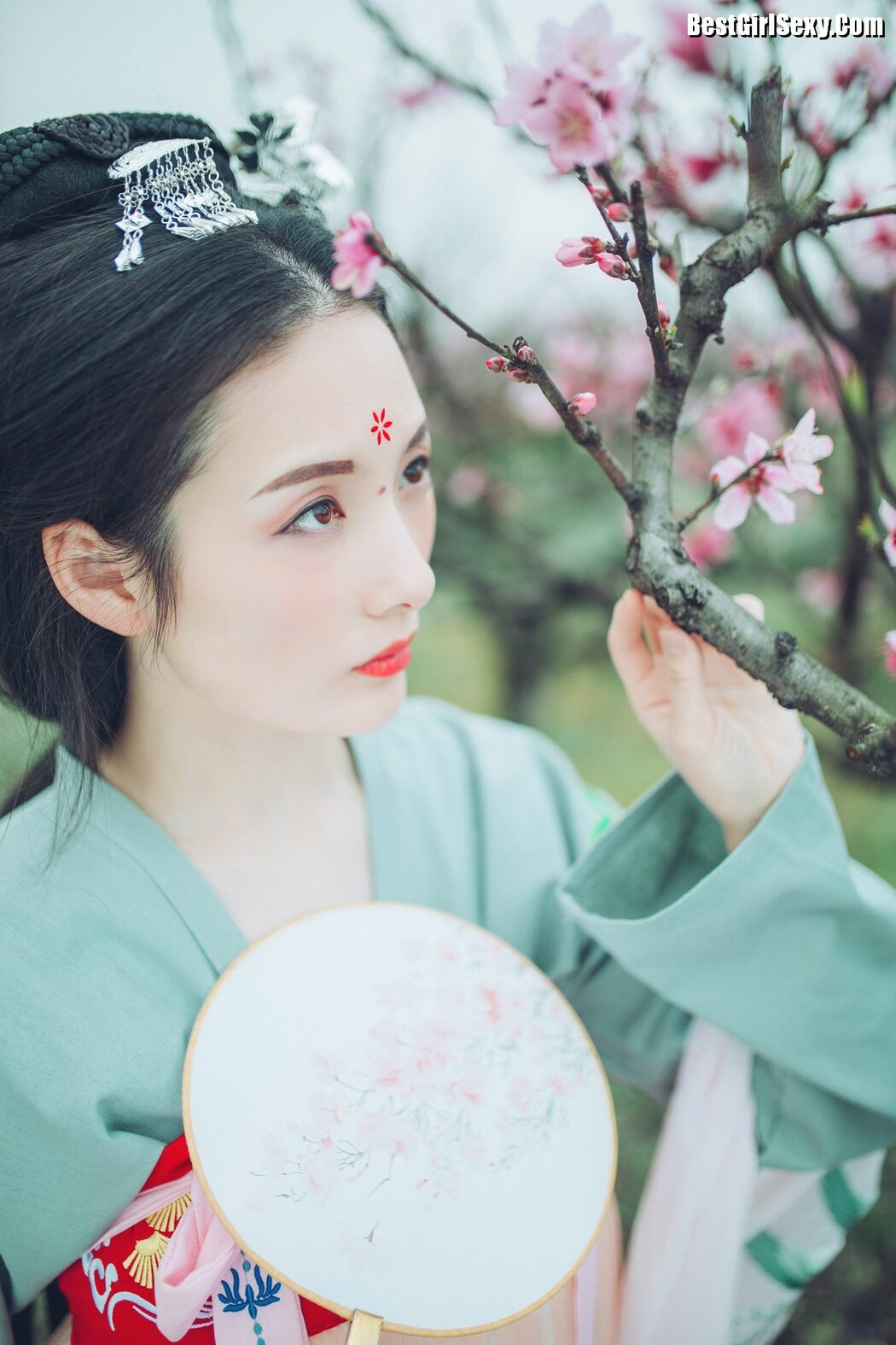 YiTuYu艺图语 Vol.4056 Fan Fan