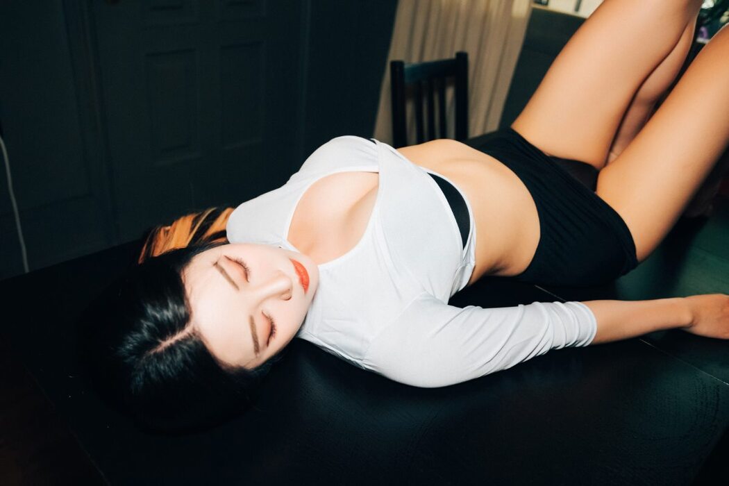 Loozy Bomi 보미 – Roomate