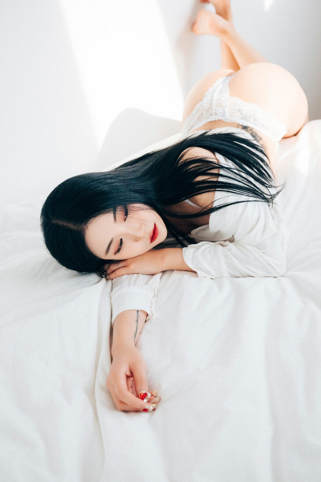 Loozy Bomi 보미 – The Undress