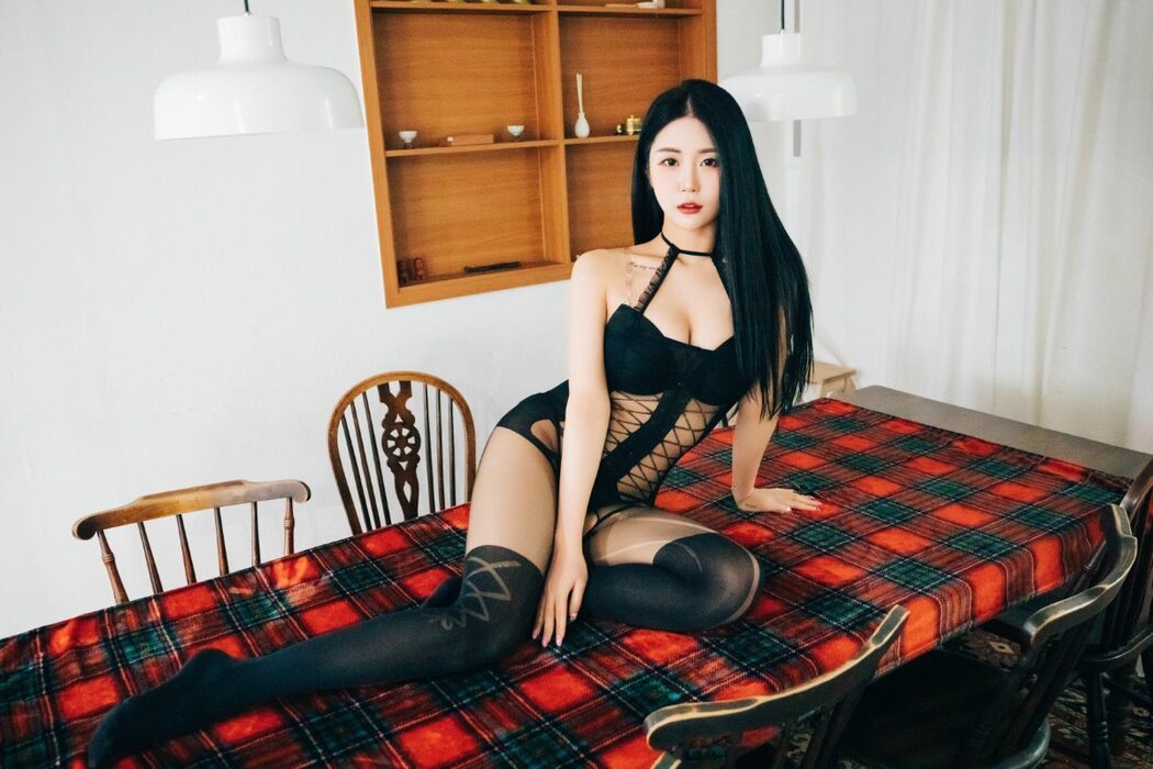 Loozy Bomi 보미 – Your own fantasy B