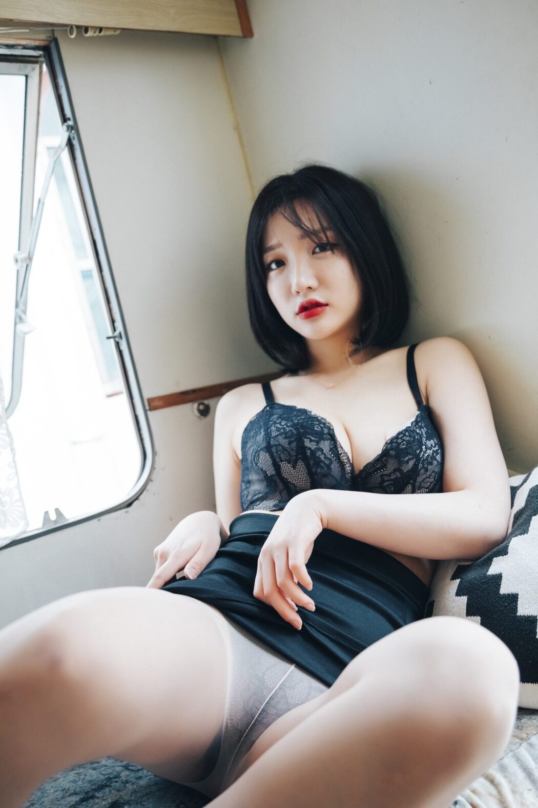 Loozy Officegirls Vacation Vol.2 Son Ye-Eun 손예은