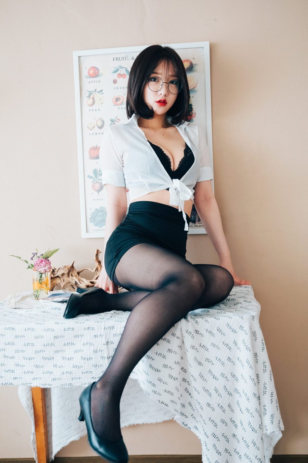Loozy Officegirls Vacation Vol.1 Son Ye-Eun 손예은