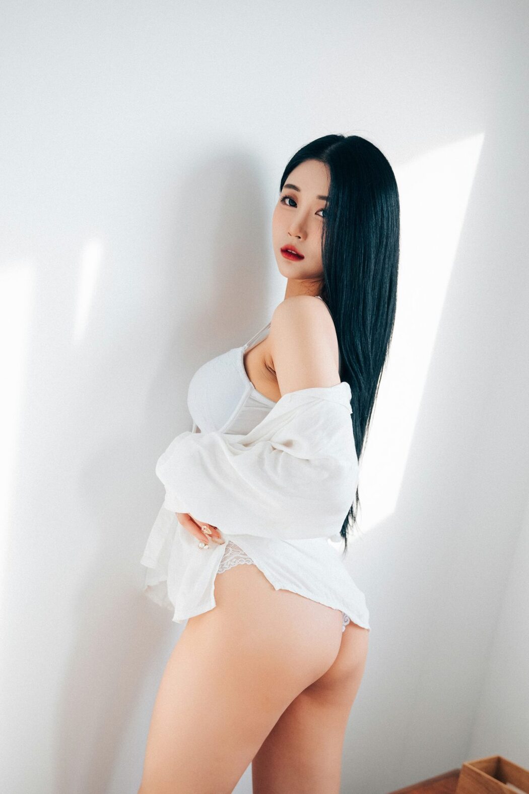Loozy Bomi 보미 – The Undress