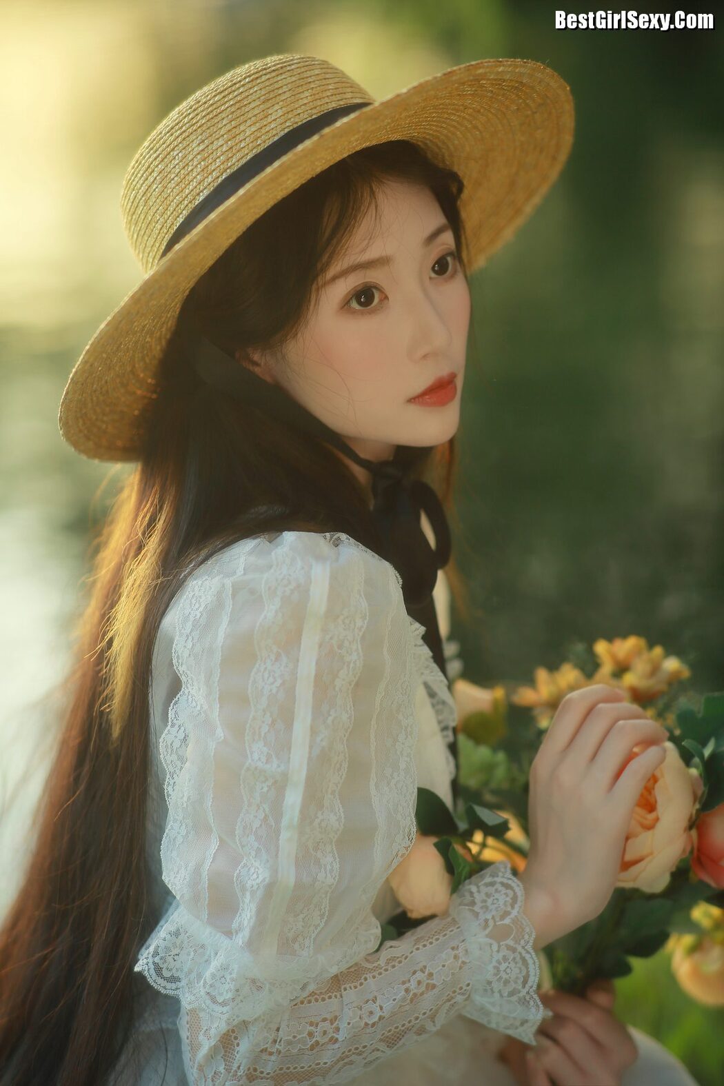 YiTuYu艺图语 Vol.4053 Liu Liu Yang Liu Liu
