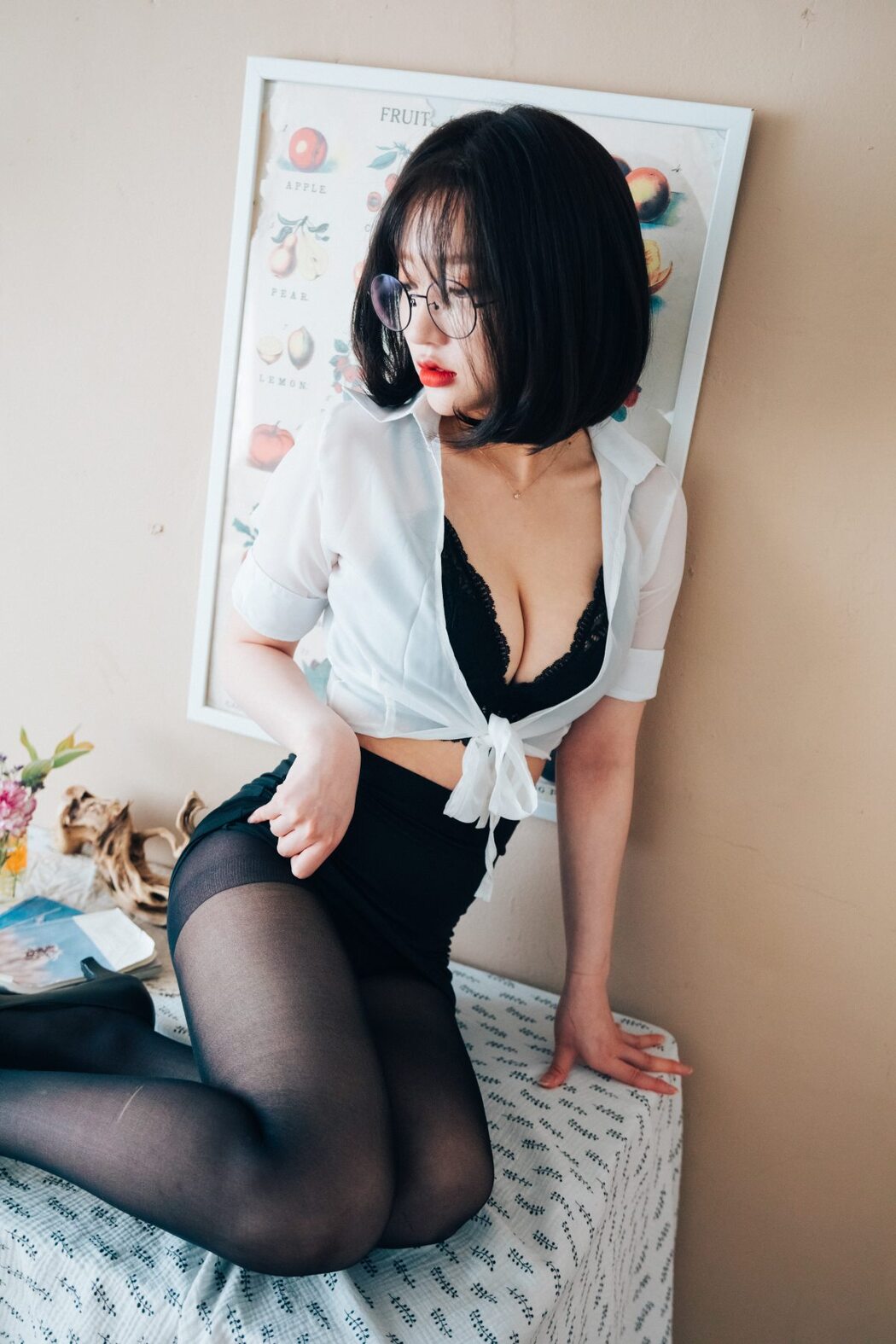 Loozy Officegirls Vacation Vol.1 Son Ye-Eun 손예은