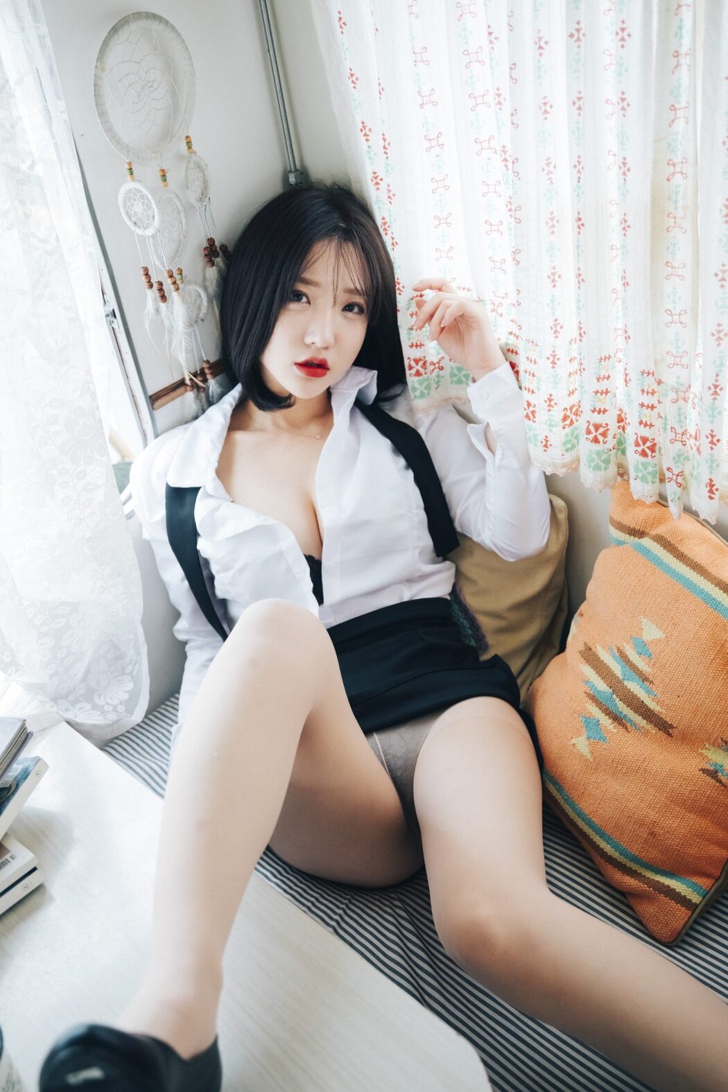 Loozy Officegirls Vacation Vol.2 Son Ye-Eun 손예은