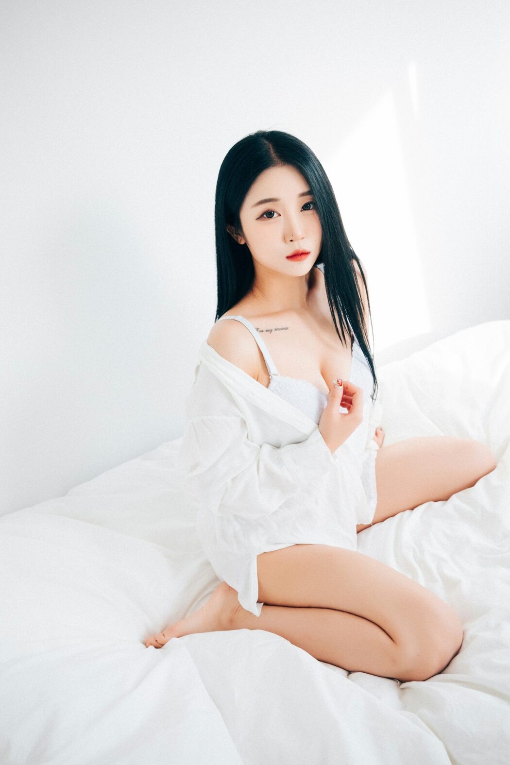 Loozy Bomi 보미 – The Undress