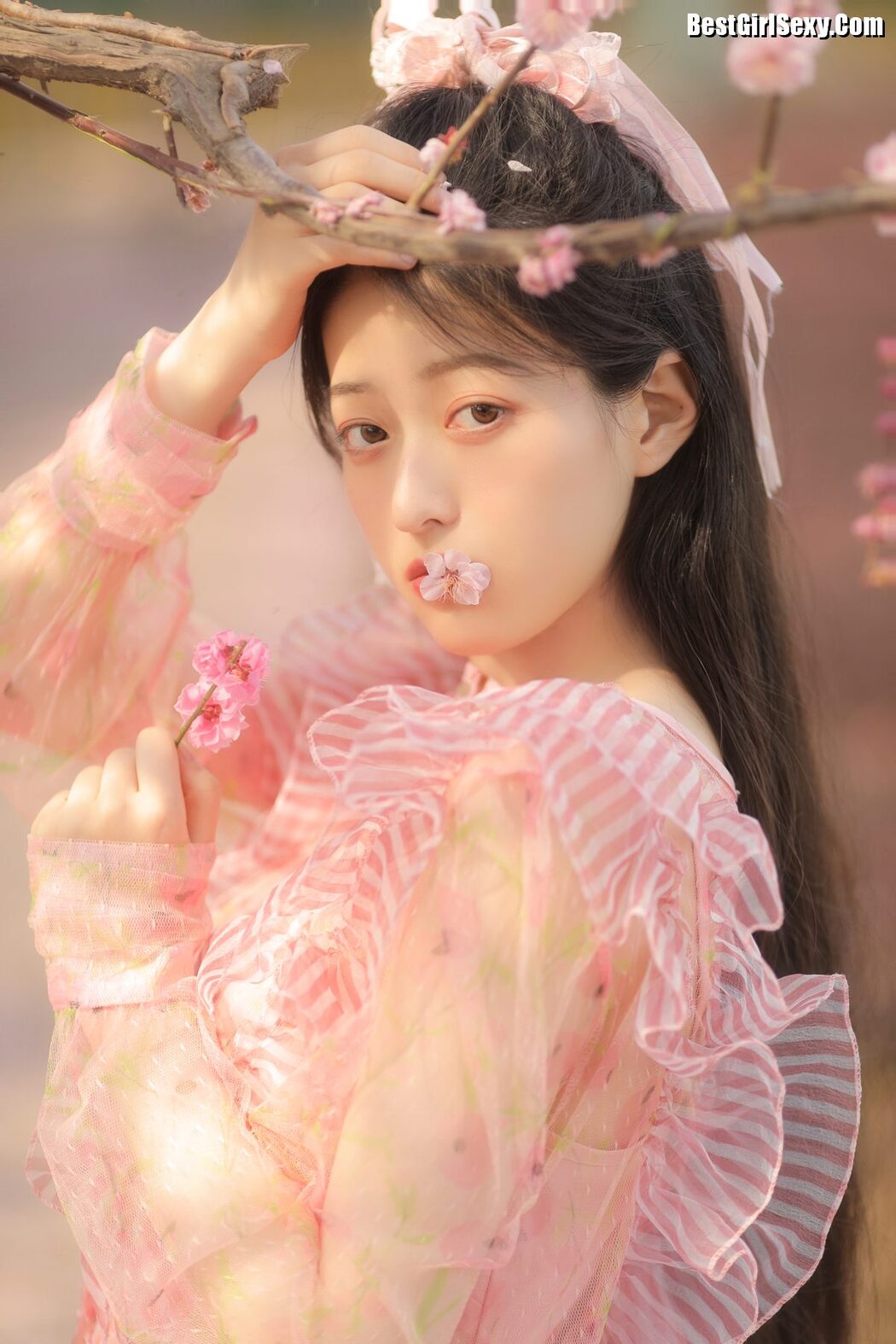 YiTuYu艺图语 Vol.4074 Li You