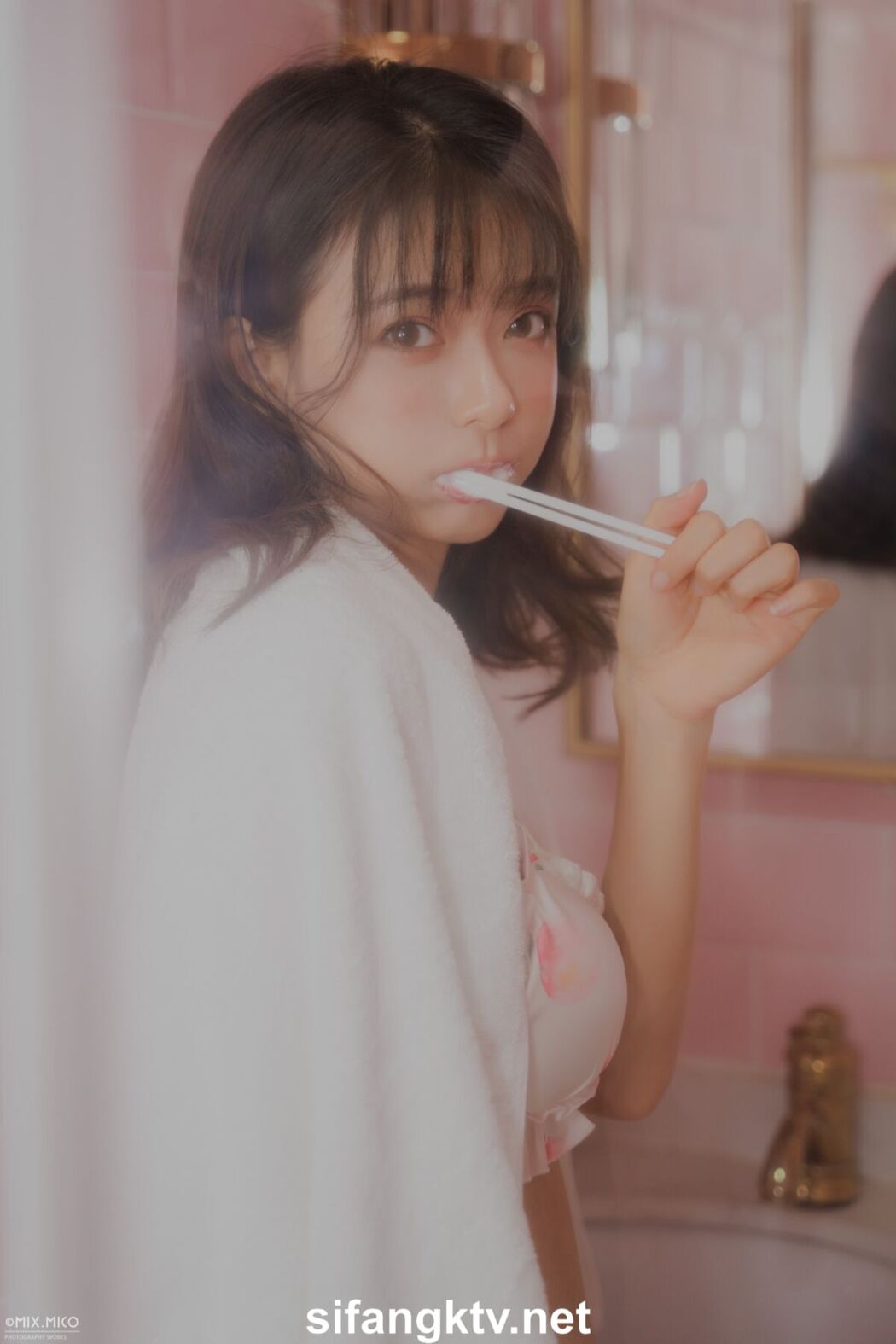 ZERO And WXM And IES And Ai Xi 艾昔 – 极品粉木耳福利姬尺度写真四套集合 Part2