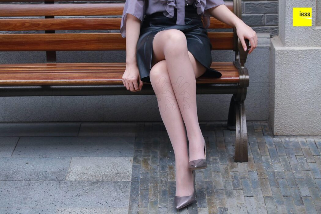 IESS异思趣向 SXJ.222 Zi Zi