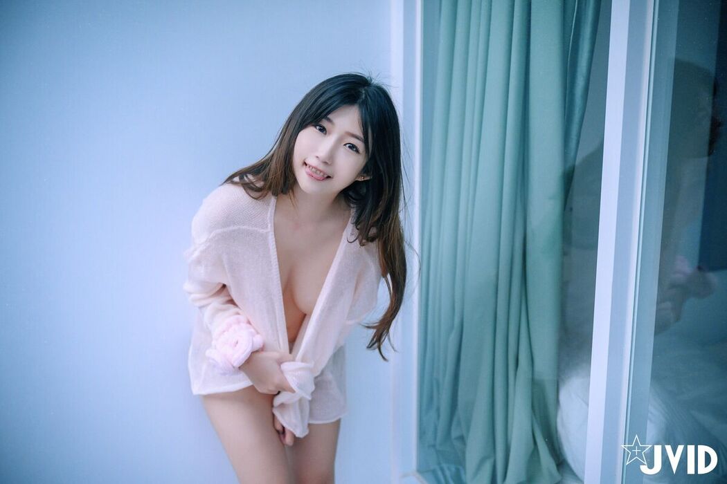 JVID Rou Bao Mini 肉包Mini &#8211; 邻家清纯可爱美少女mini肉包尺度大升级首次开腿粉嫩鲍鱼曝光稀有独家值得收藏 Part1