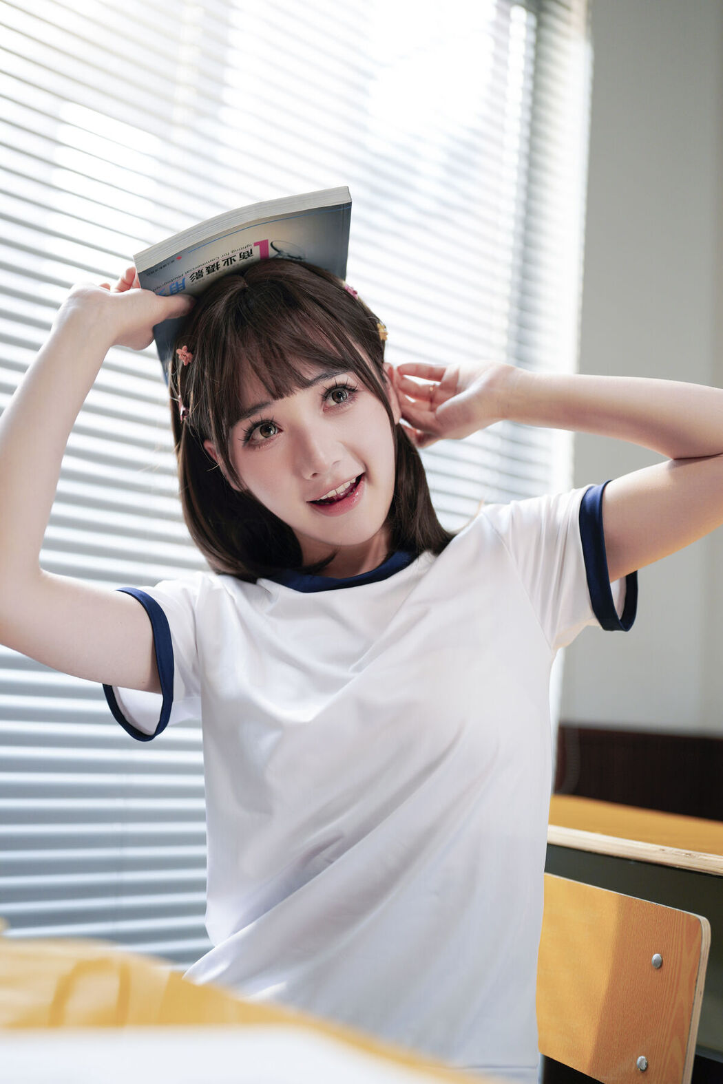 YiTuYu艺图语 Vol.6812 Zhi Shi