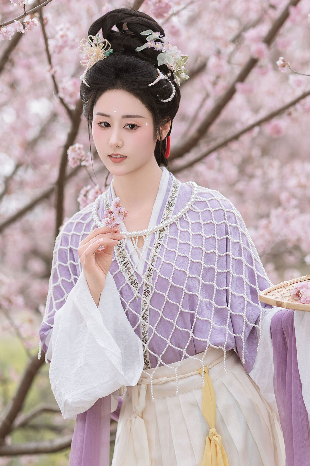 YiTuYu艺图语 Vol.6800 Ren Jian Yue-su Chen Cover Photo