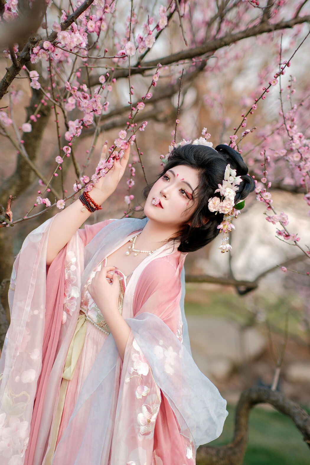 YiTuYu艺图语 Vol.6819 Kailin Jiang