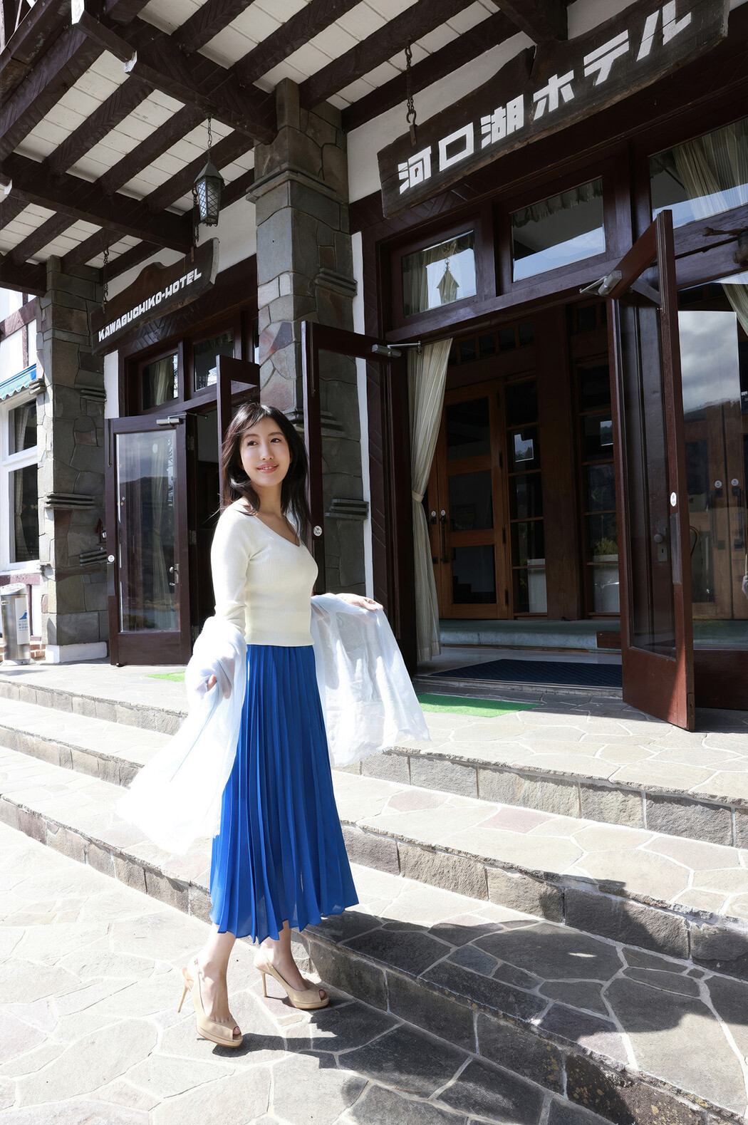Marin Inoue 井上茉倫, FRIDAYデジタル写真集 「ミス東スポ&ミス週刊実話2冠青春美女の初ヘアヌード vol.1」 Set.01