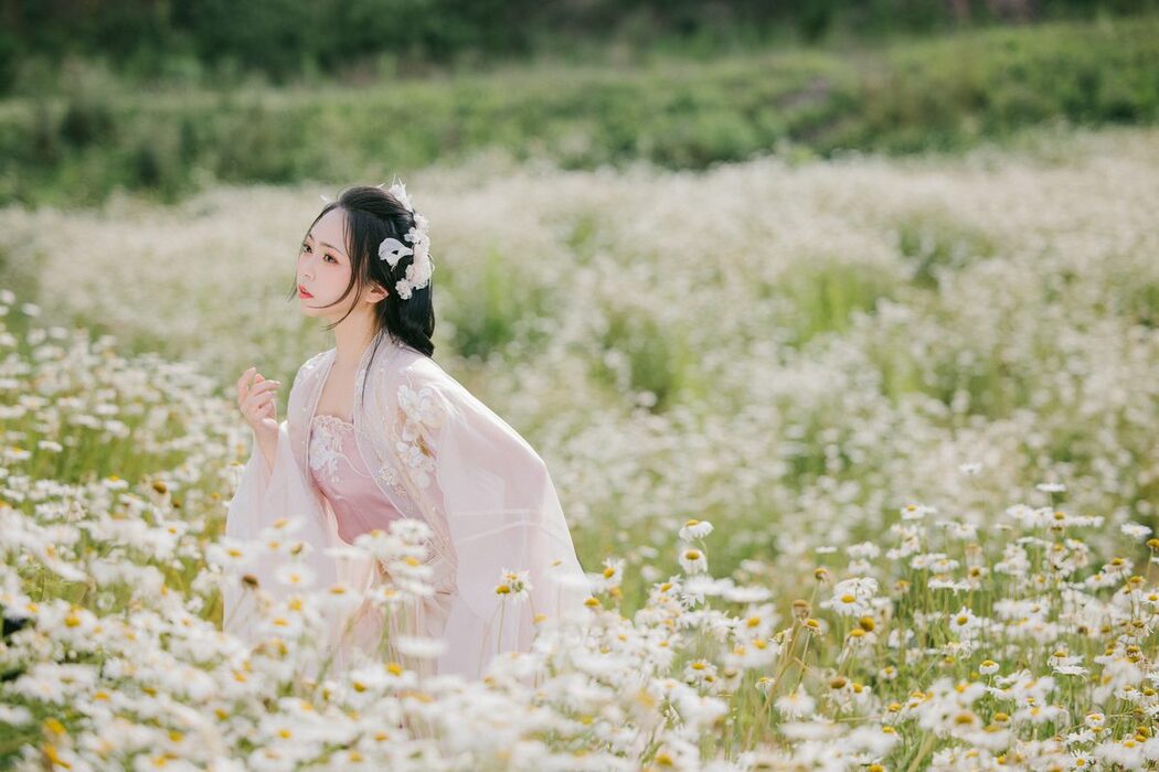 YiTuYu艺图语 Vol.4383 Qian Mo Hong Chen