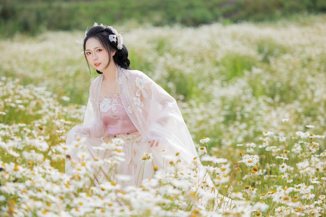YiTuYu艺图语 Vol.4383 Qian Mo Hong Chen