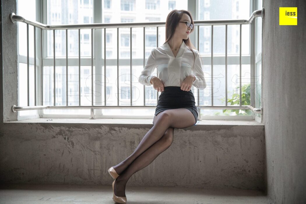 IESS异思趣向 SXJ.T044 Yun Zhi