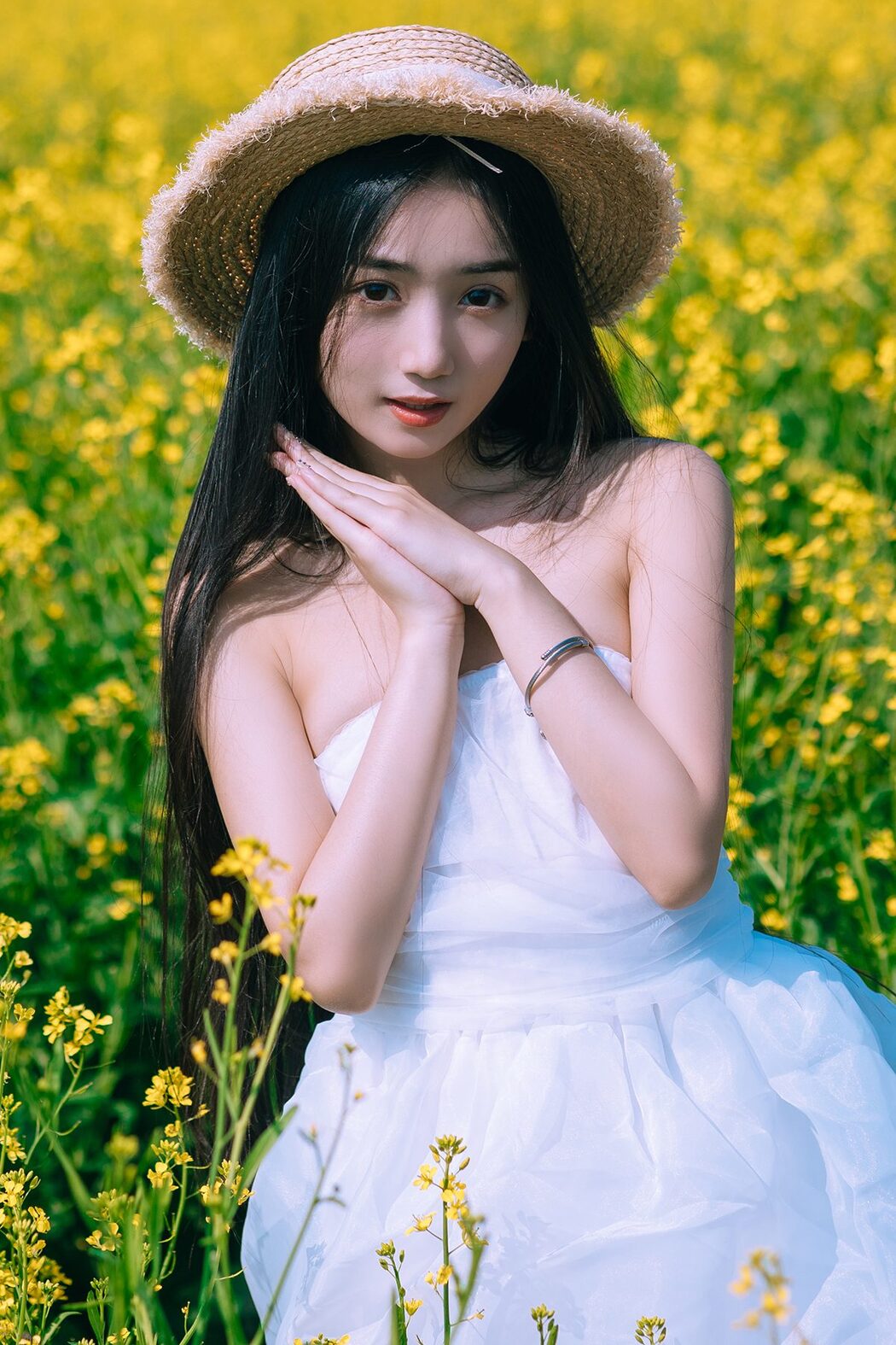 YiTuYu艺图语 Vol.4426 Yi Yu He Bao Dan Cover Photo