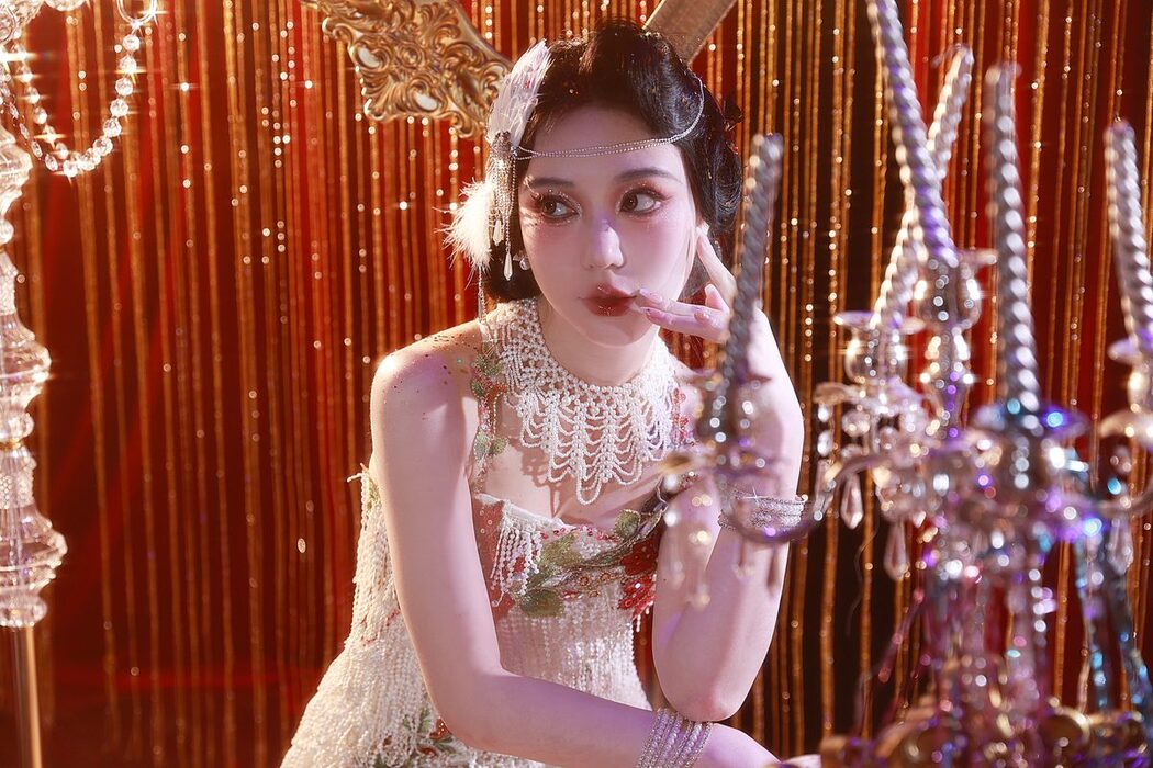 YiTuYu艺图语 Vol.4394 KK Liu Yi En