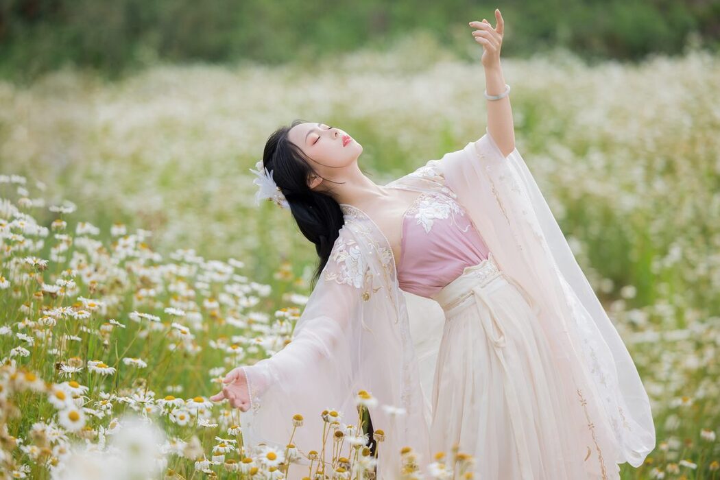 YiTuYu艺图语 Vol.4383 Qian Mo Hong Chen