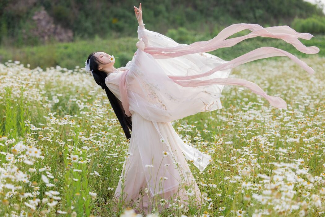 YiTuYu艺图语 Vol.4383 Qian Mo Hong Chen