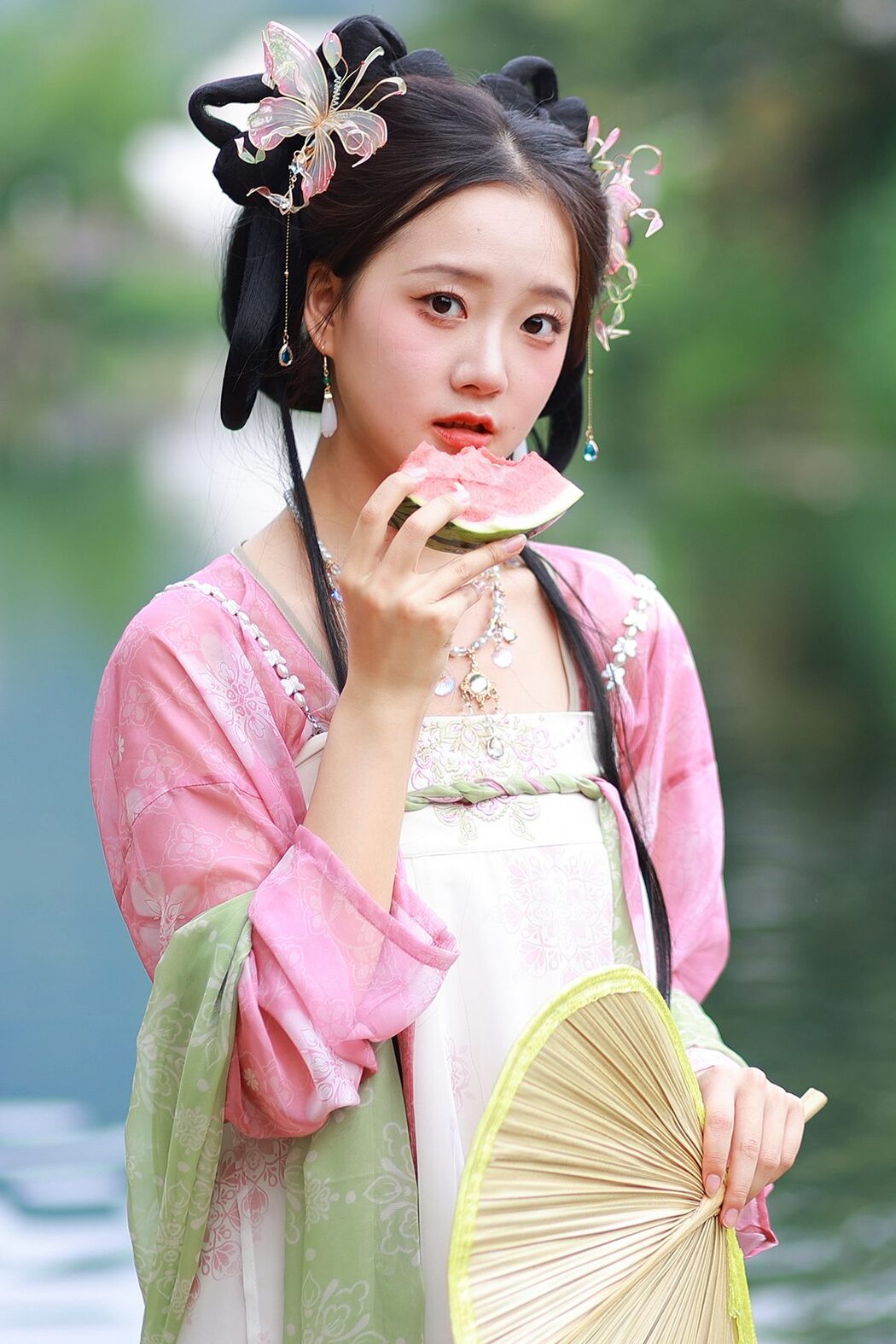 YiTuYu艺图语 Vol.4629 You Er Bai Bai Cover Photo