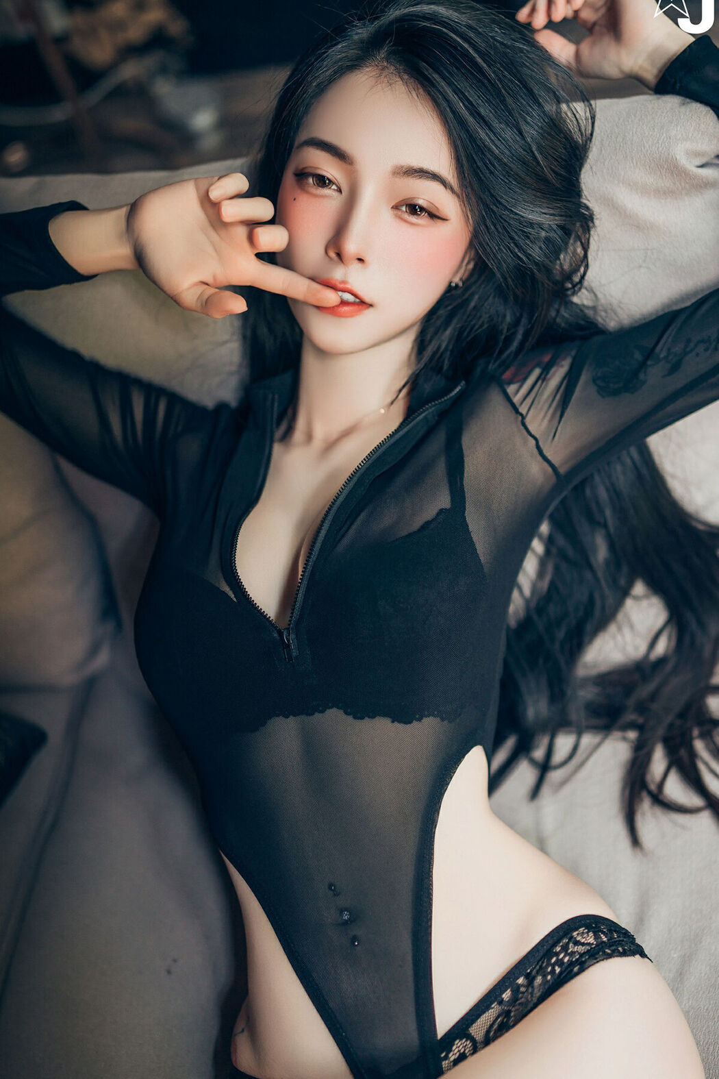 JVID Piao Piao Ge 飄飄哥 – 巨乳女神飄飄身上滿滿的黏稠甜點等你來品嘗 超色氣絕對硬爆 動漫般的身軀尺度超猛 Part01 (52P) Cover Photo