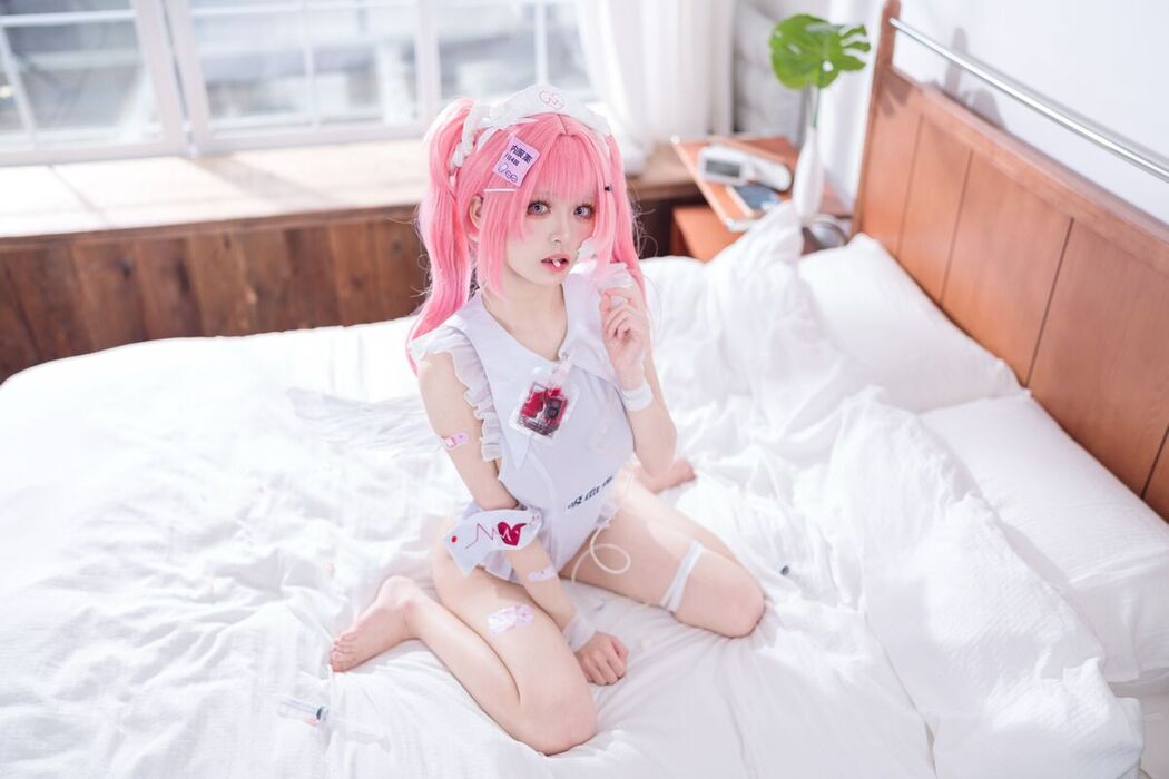 Coser@九柒喵 – 小护士针筒 (49P)