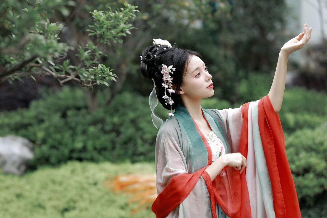 YiTuYu艺图语 Vol.4826 Li Lu Lu