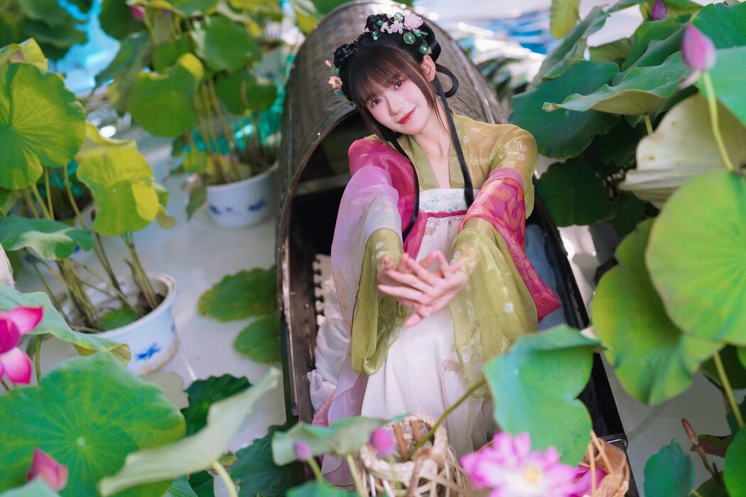 YiTuYu艺图语 Vol.4707 Tu Zi Zzz Bu Chi Hu Luo Bo