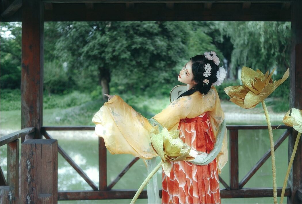 YiTuYu艺图语 Vol.5143 Yue Bai Xing Xi