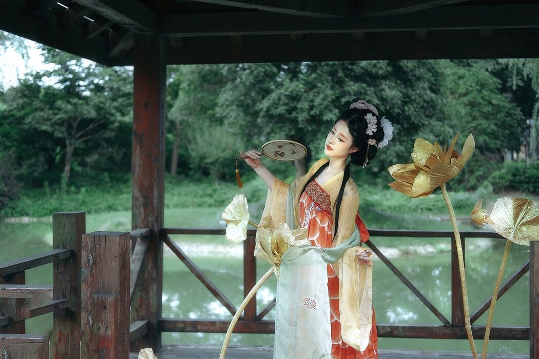 YiTuYu艺图语 Vol.5143 Yue Bai Xing Xi