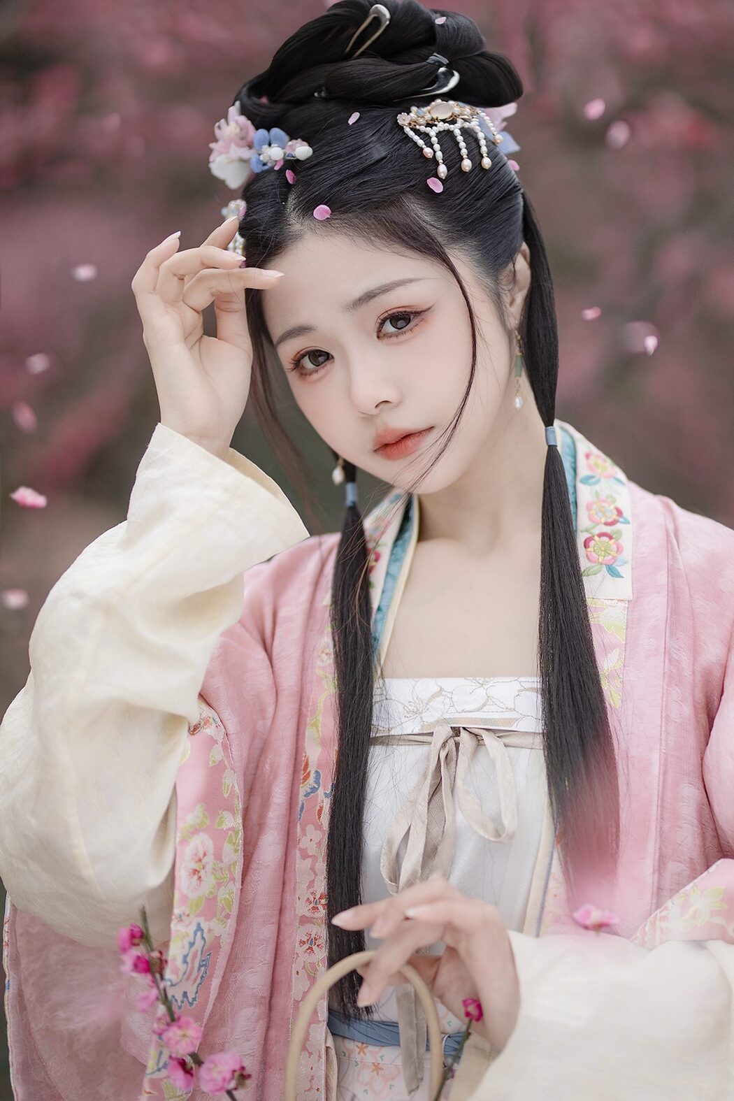 YiTuYu艺图语 Vol.5065 Yun Yun De Hei Yan Quan Er Cover Photo