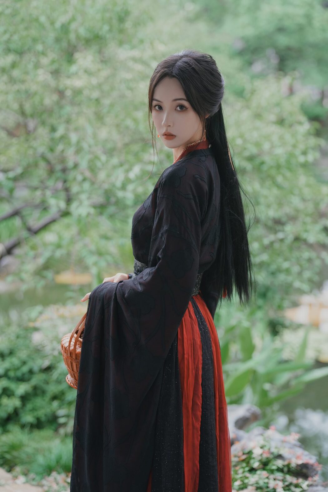 YiTuYu艺图语 Vol.4989 Vi Ge Vivian