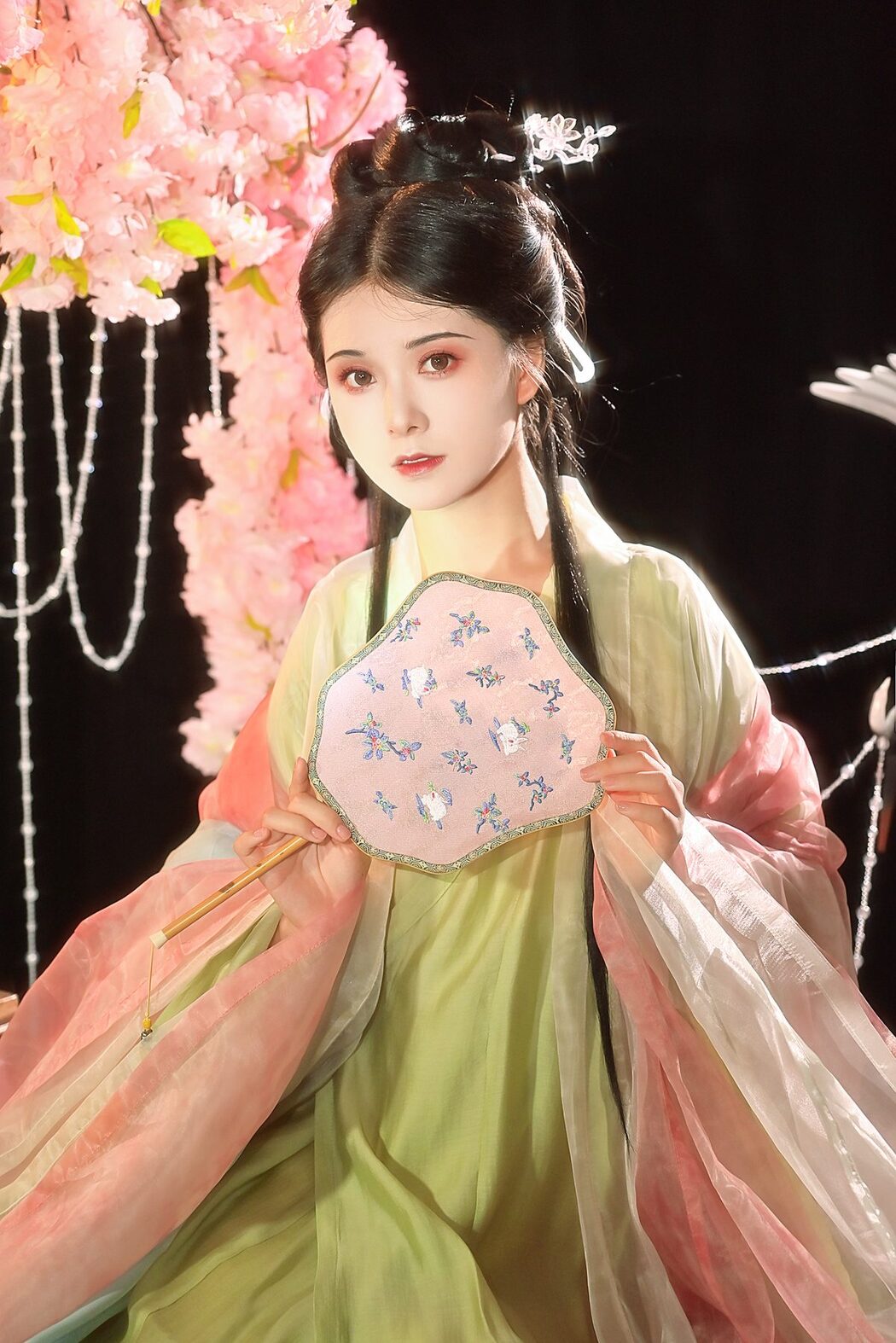 YiTuYu艺图语 Vol.5282 Yi Yi Bu Xiang Zhang Pang Pang