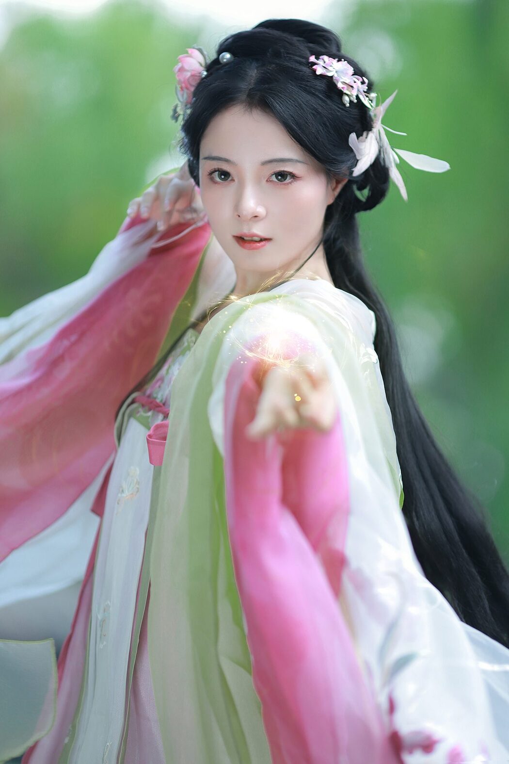 YiTuYu艺图语 Vol.5240 Nu Li Hua Zhuang De Sui Sui Cover Photo