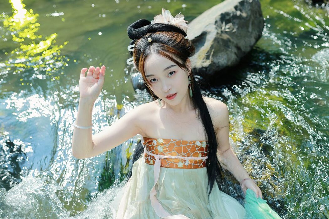 YiTuYu艺图语 Vol.5233 Yu Yan