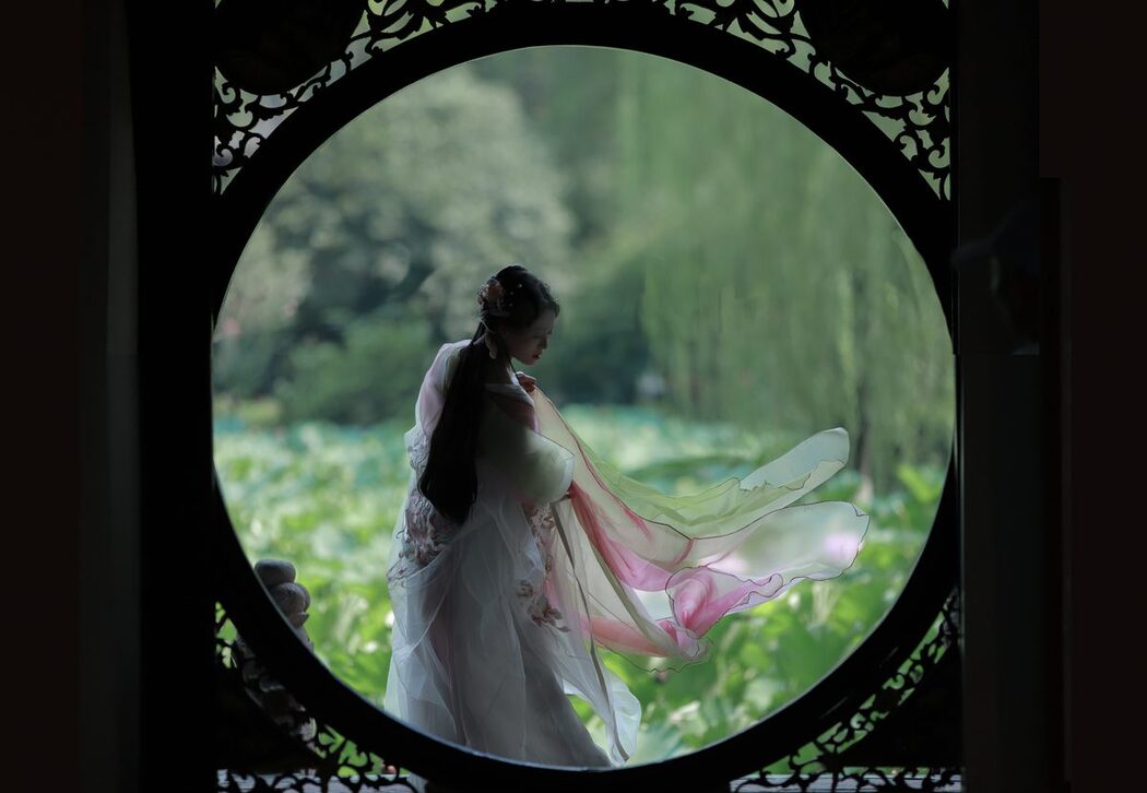 YiTuYu艺图语 Vol.5240 Nu Li Hua Zhuang De Sui Sui