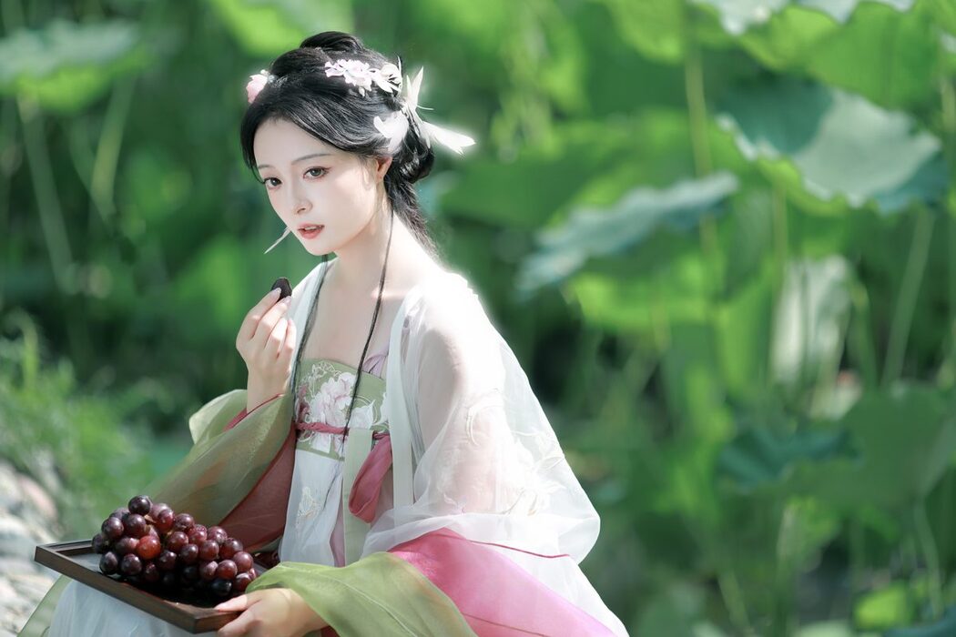 YiTuYu艺图语 Vol.5240 Nu Li Hua Zhuang De Sui Sui