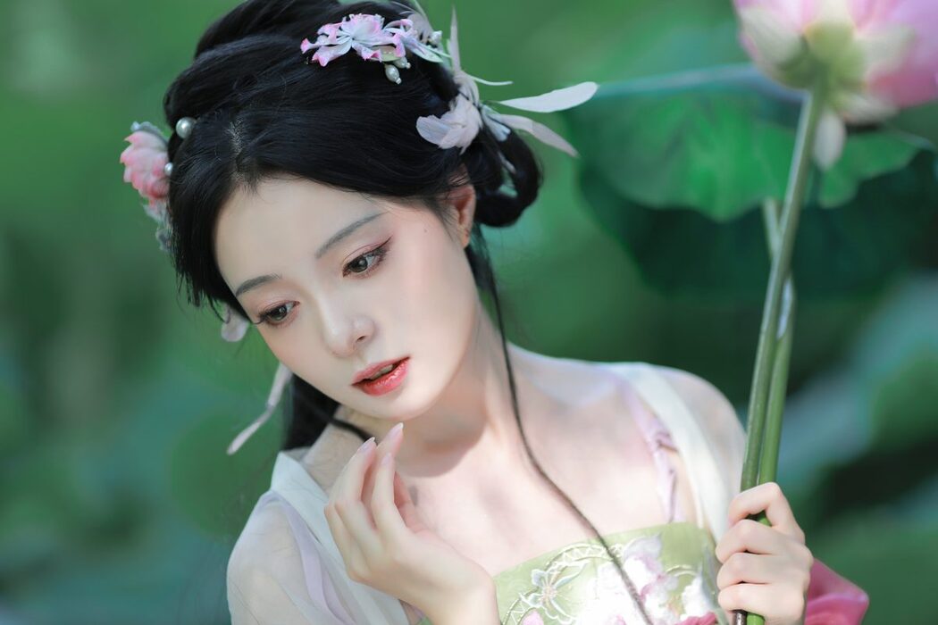 YiTuYu艺图语 Vol.5240 Nu Li Hua Zhuang De Sui Sui