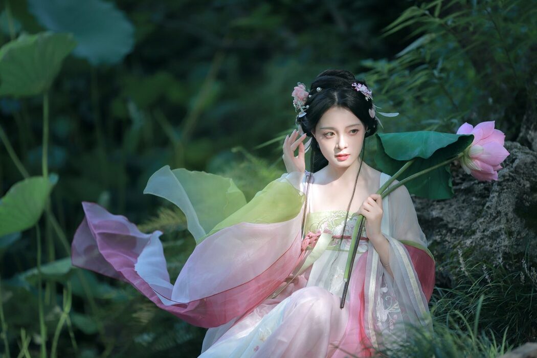 YiTuYu艺图语 Vol.5240 Nu Li Hua Zhuang De Sui Sui