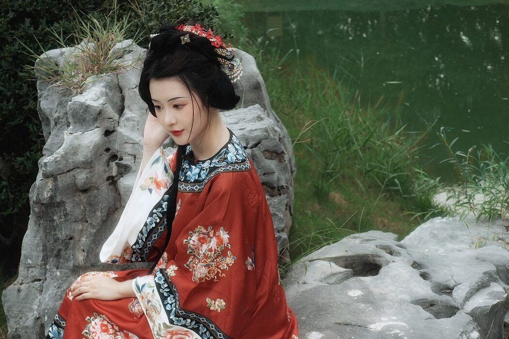 YiTuYu艺图语 Vol.5243 Yue Bai Xing Xi