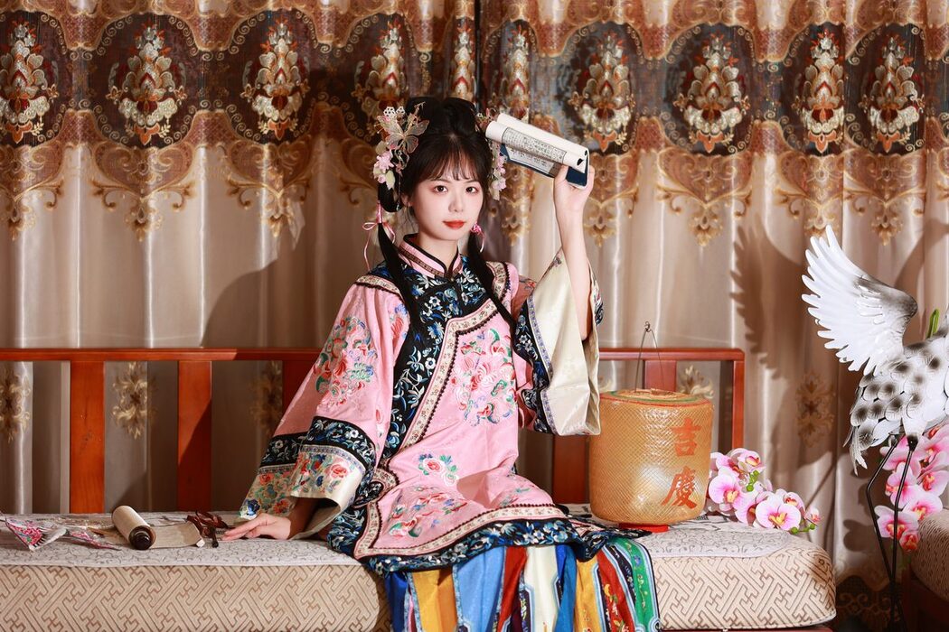 YiTuYu艺图语 Vol.5207 Mu Yan Se Cc