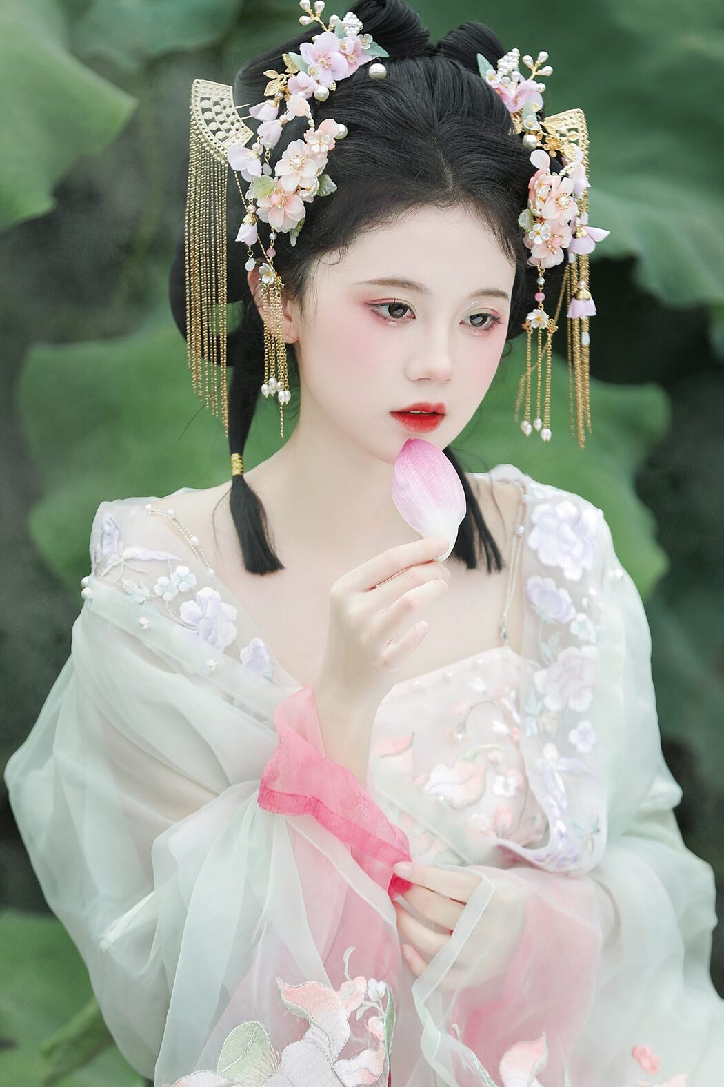 YiTuYu艺图语 Vol.5267 Dan Dan Cover Photo