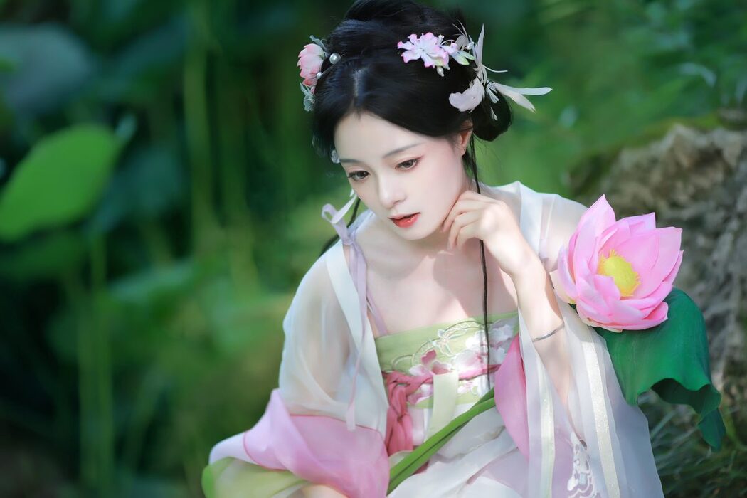 YiTuYu艺图语 Vol.5240 Nu Li Hua Zhuang De Sui Sui