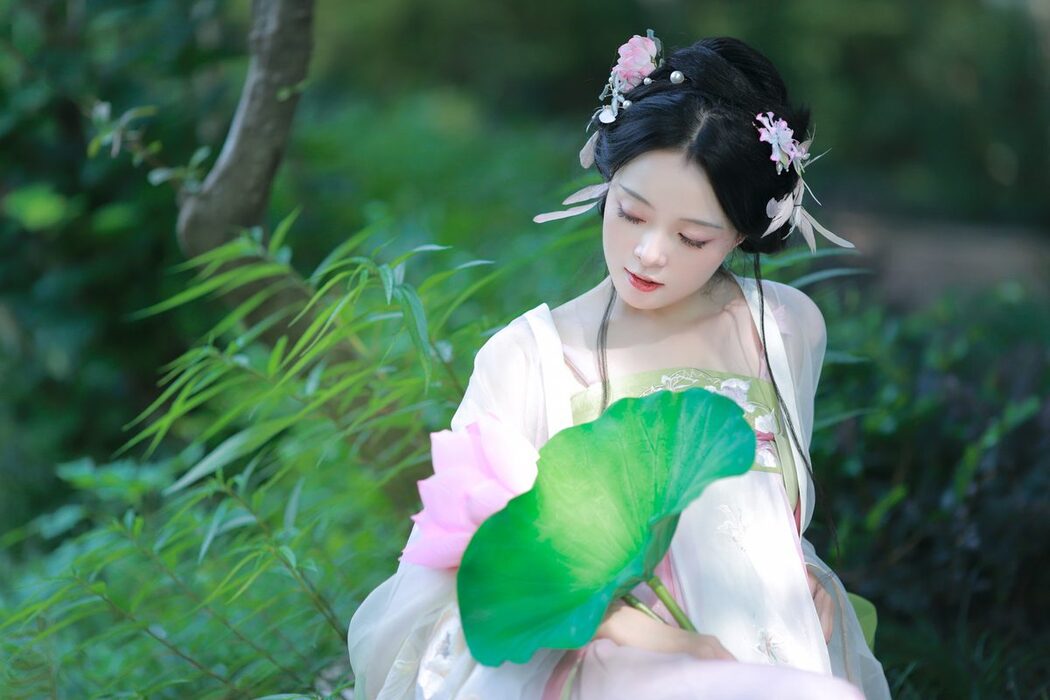 YiTuYu艺图语 Vol.5240 Nu Li Hua Zhuang De Sui Sui