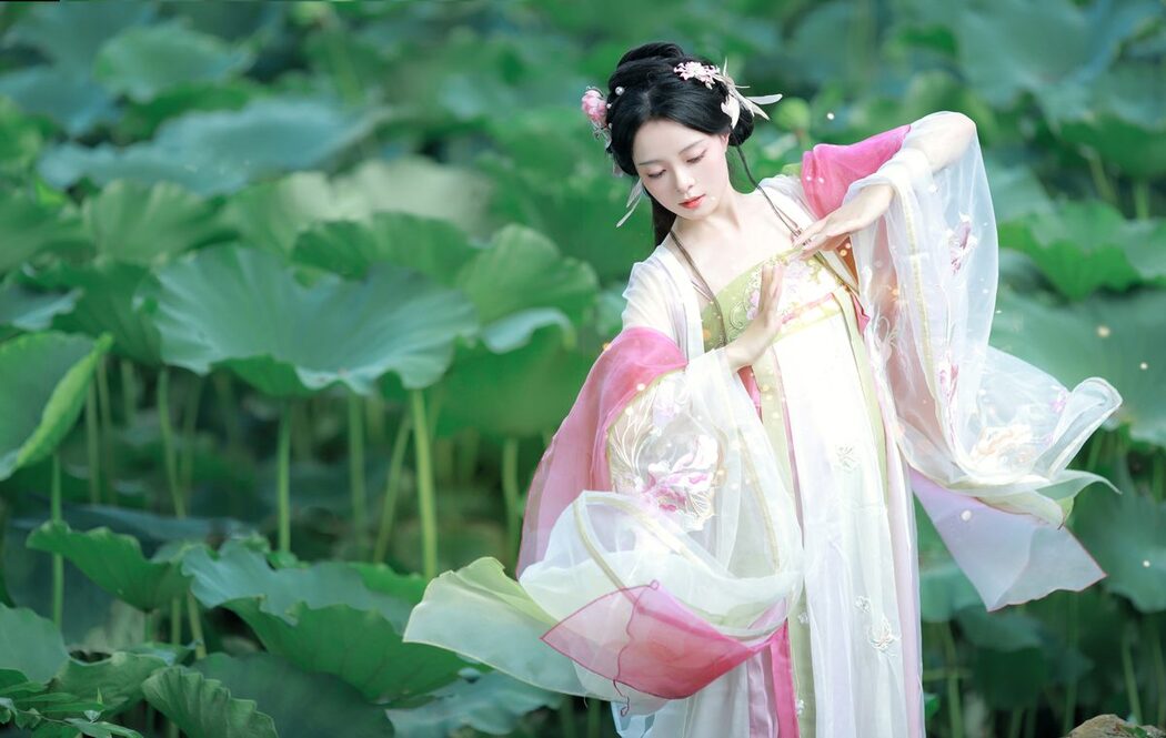 YiTuYu艺图语 Vol.5240 Nu Li Hua Zhuang De Sui Sui