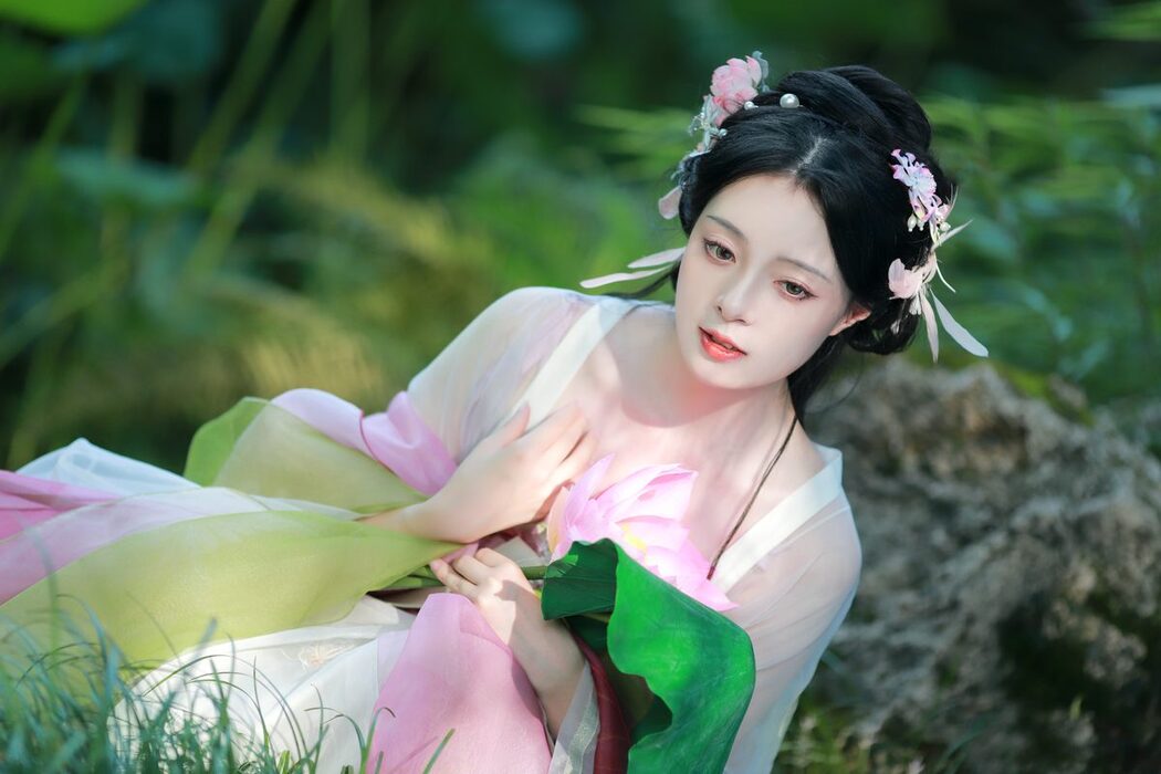 YiTuYu艺图语 Vol.5240 Nu Li Hua Zhuang De Sui Sui