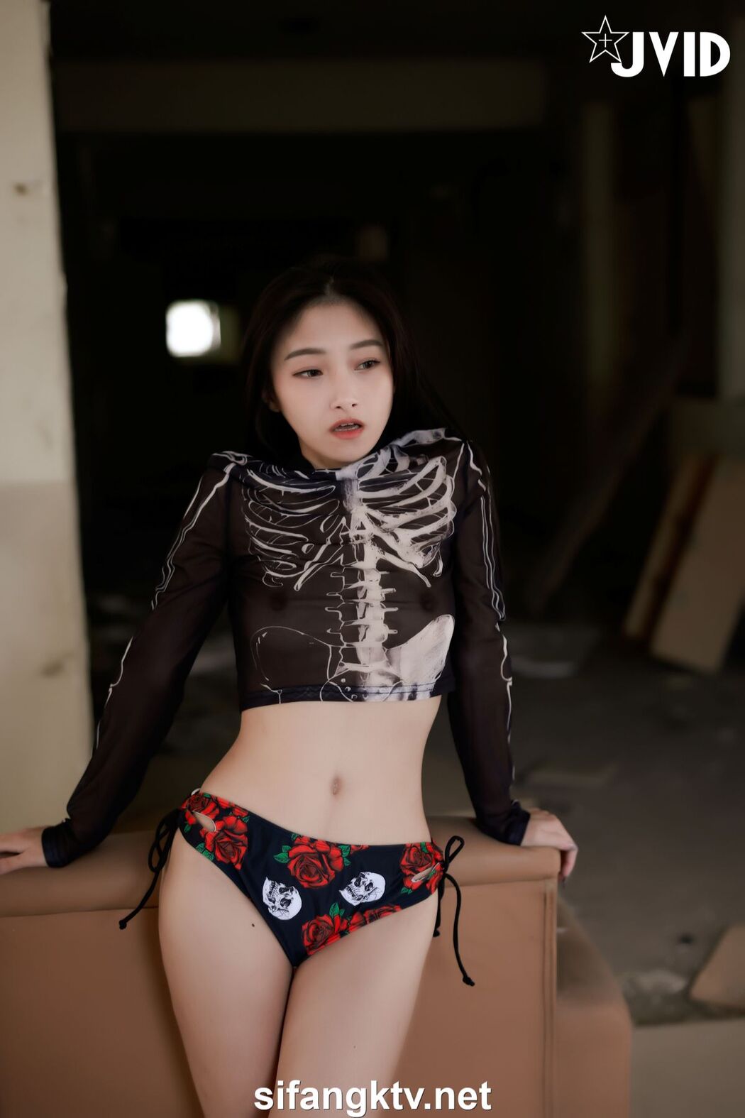 JVID Xiao Zhi Ma Ni Ni 小隻馬霓霓 – 廢墟開趴一絲不掛 性感調皮誘惑全裸無碼尺度毫無保留全解放 Part01 (55P)